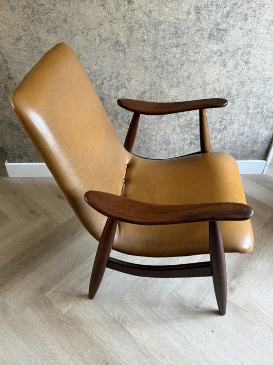 Image 1 of vintage fauteuil is een klassiek ontwerp van Louis van Teeffelen voor Wébé