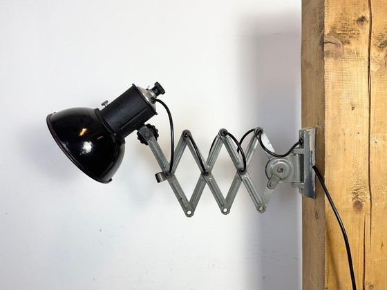 Image 1 of Industriële zwarte geëmailleerde schaarwandlamp, jaren 50