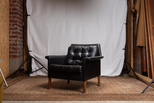 Poltrona in pelle di design firmata da Rudolf Glatzel per Kill International.