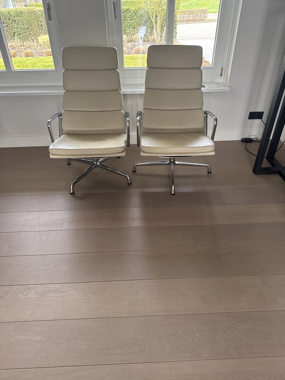 Image 1 of Charles Eames estoelen vitra 2 piezas