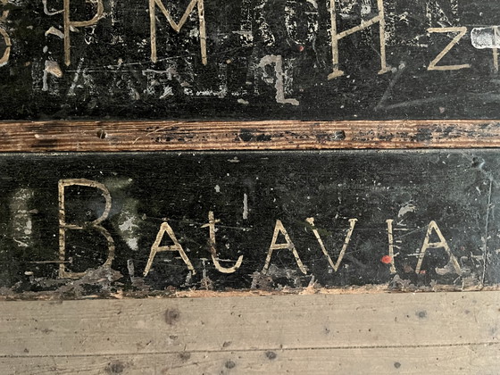 Image 1 of Vieux coffre Batavia vert avec caractère