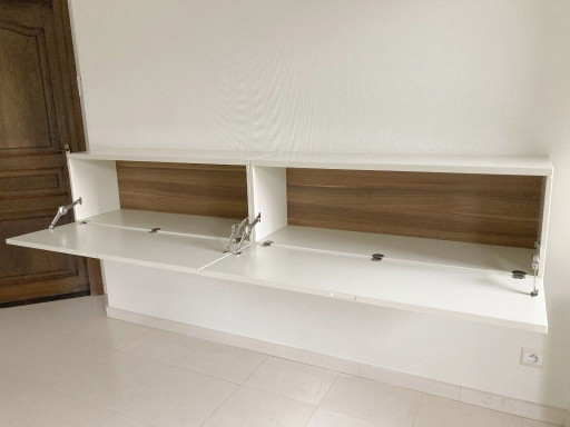 Hülsta Lilac hoogglans creme wandkast en -planken zeer goede staat