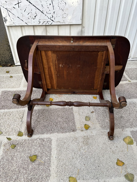 Image 1 of Vintage 1830 naaitafel noten hout 