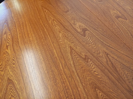 Image 1 of Tavolo da pranzo rotondo vintage in stile scandinavo degli anni '60/'70 in olmo chiaro con prolunghe