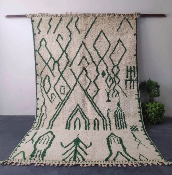 Image 1 of Grand tapis Beni Ouarain écru et vert forêt, motifs berbères abstraits 3x2M