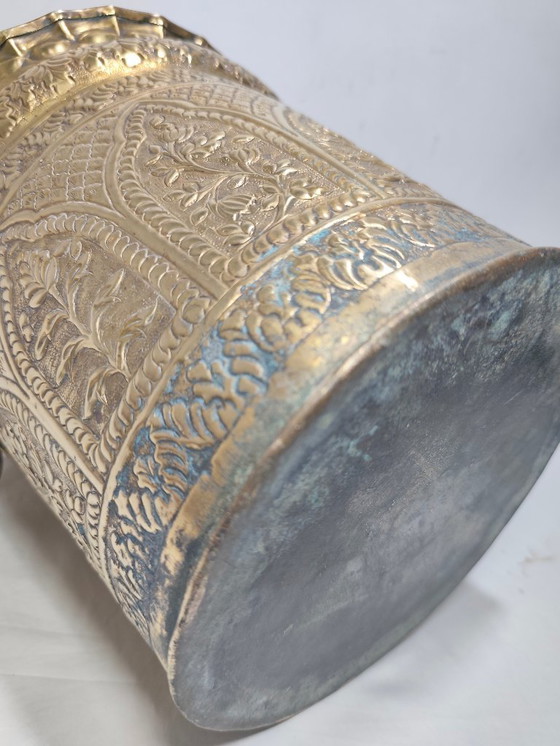 Image 1 of Macetero de bronce. España, década de 1980.