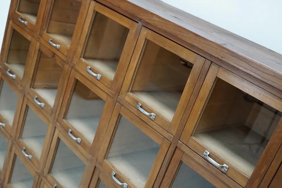 Image 1 of Großer, antiker deutscher Kurzwarenschrank/Vitrinenschrank aus Buchenholz, 1950er Jahre