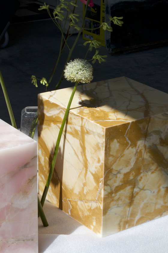Image 1 of Marbre Cube Giallo Siena