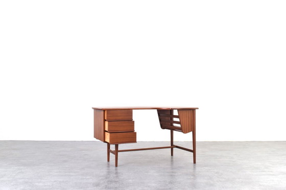 Image 1 of Mid Century Nierenförmiger dänischer Teak-Schreibtisch, 1960er Jahre.