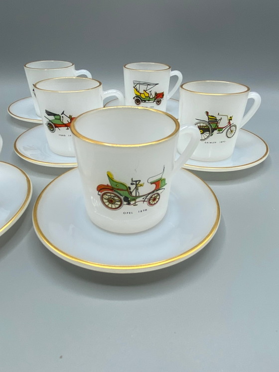 6 tazze e 6 piattini Arcopal Francia, decorazioni per automobili pionieristiche – Bicchieri e caraffe, Retro (photo 2 of 6)
