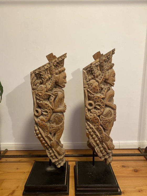 Image 1 of 2 große Massivholzbauelemente aus der Mogulzeit als dekorative und wertige Skulpturen