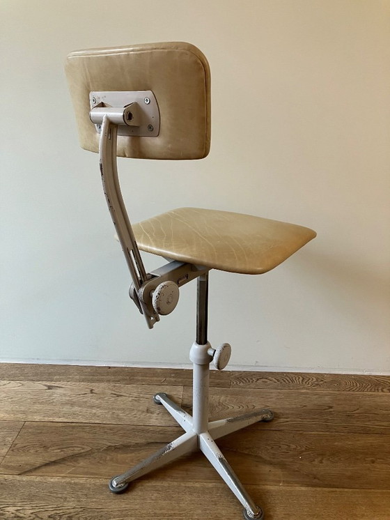 Image 1 of Atelierkruk | tekenkruk Ahrend De Cirkel, ontwerp Friso Kramer, 1960s