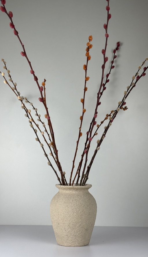 Japandi cremefarbene Keramikvase im Vintage-Stil mit beigefarbener Sand-/Kieselsteintextur