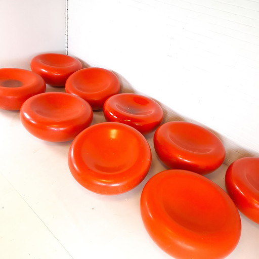 9x hocker of Installation "Globules" by Brigitta Weimer