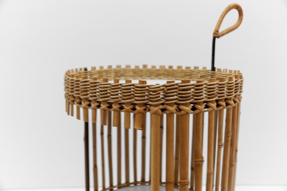 Image 1 of Set van 2 Mid-Century Modern ronde serveerwagens van bamboe, jaren 60,