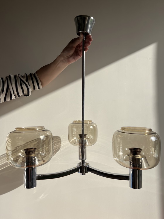 Image 1 of Lampadario di design italiano di Gaetano Sciolari in vetro fumé e cromo 1970