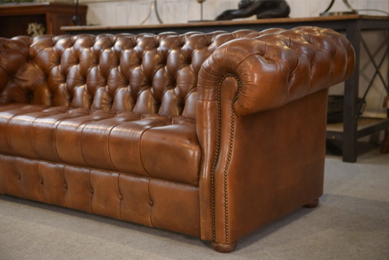 Image 1 of Chesterfield-Sofa aus hellbraunem, gestepptem Leder