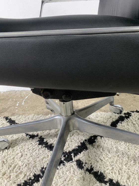 Image 1 of Sedia da ufficio in similpelle con ruote di Vaghi, Italia, anni '60