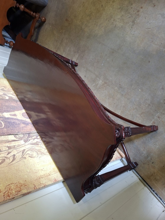 Image 1 of Klassieke engelse mahoniehouten sidetable, wandconsole haltafel, lichte gebruikssporen afm. 140x48cm en 74cm hoog.