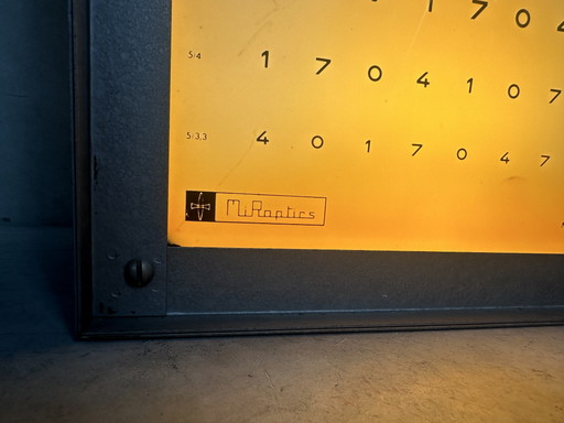 Vintage reading test - ophthalmologist's practice (wall lamp)