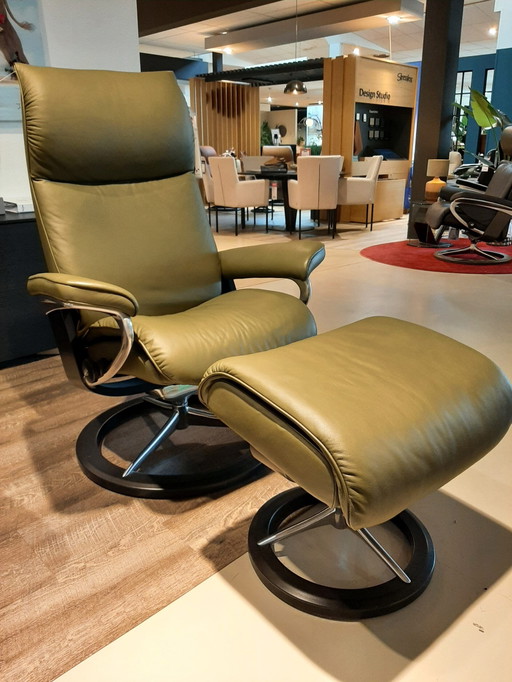 Sillón reclinable Stressless Aura Signature con reposapiés