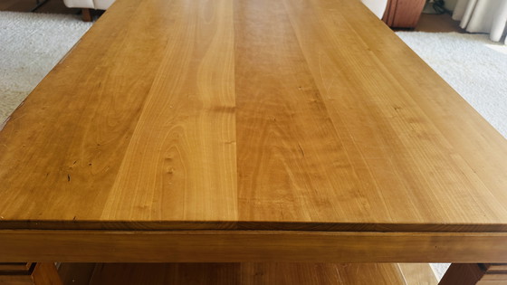 Image 1 of Salontafel kersenhout naar model van Frank Lloyd Wright