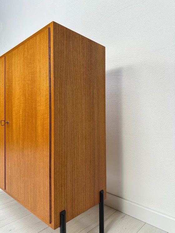 Image 1 of Piccola cassettiera vintage in teak con gambe in metallo anni '60