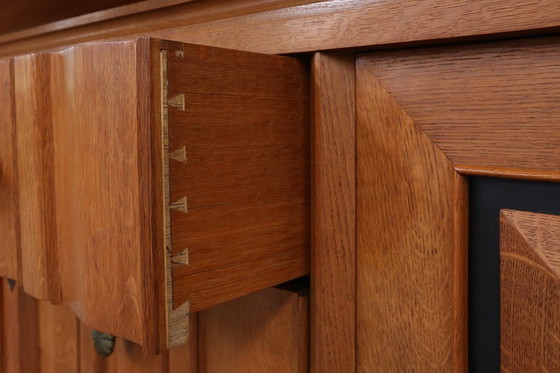 Image 1 of Art Deco brutalistisch Belgisch dressoir in massief eiken en messing details