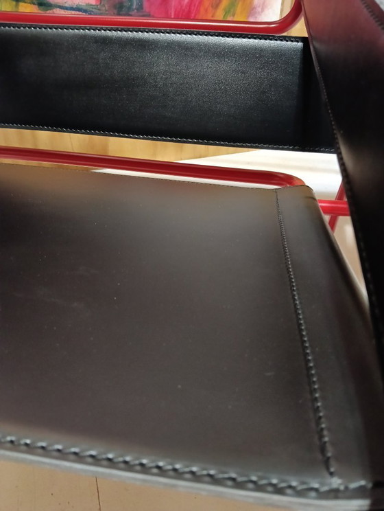 Image 1 of Bolso Knoll Wassily B3 rojo mate, nuevo-usado, en piel negra, de Marcel Breuer.