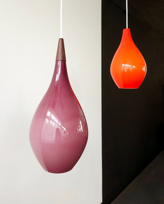 Image 1 of Lámpara colgante mcm de cristal naranja en forma de lágrima, cristal opalino blanco con capa superior naranja, diseño escandinav