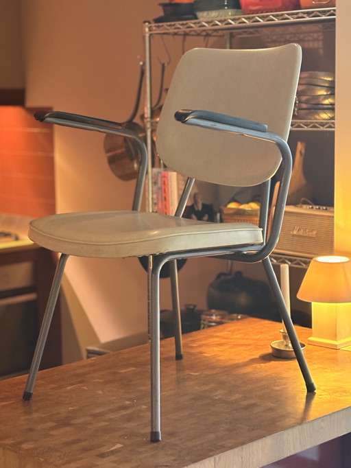 Poltrona vintage Gispen – design originale con struttura tubolare
