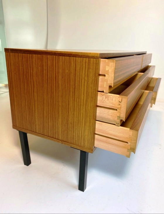 Cassettiera in teak anni '60 di Interlübke – Cassettiere, Metal, Wood (photo 4 of 8)