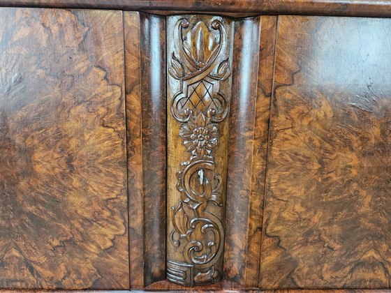 Image 1 of 1930s Art Deco Display Cabinet in Walnut and Walnut Root