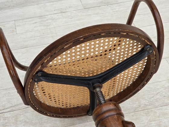 Années 1950, fauteuil pivotant, bois courbé, tissu d'ameublement en maille. – Chaises pivotantes, Metal (photo 15 of 15)