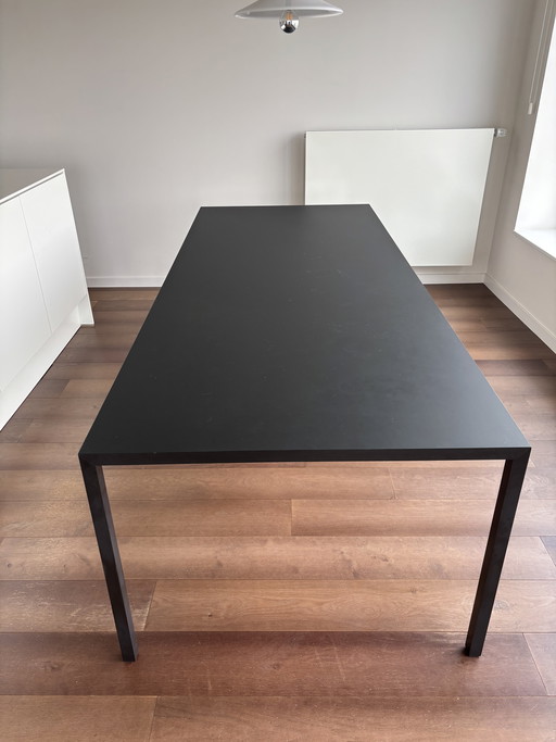 MDF Italia “Tense” – Designer Dining Table