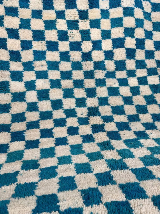 Image 1 of Tapis marocain moderne à carreaux bleus et crème 300 x 200 cm – Dimensions sur mesure
