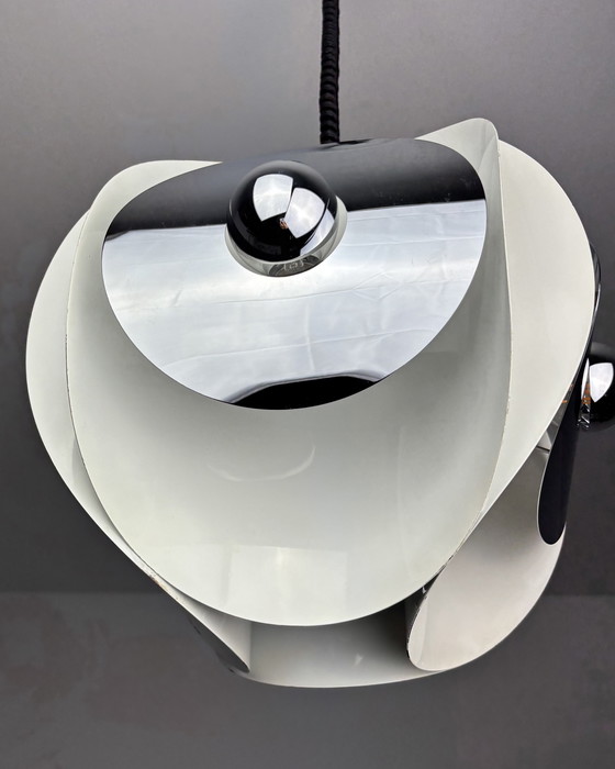 Image 1 of Goffredo Regianni Italien Space Age Pendelleuchte, 1970er Jahre, weiß lackiertes Metall &amp; Chromschilde, Mid Century, Industr
