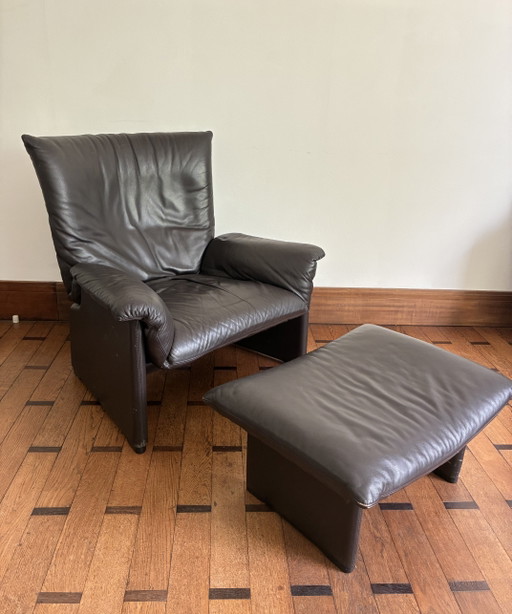 Zwartlederen Cassina Palmaria Fauteuil Met Bijpassende Ottoman/Voetenbank (Vico Magistretti) – Leather