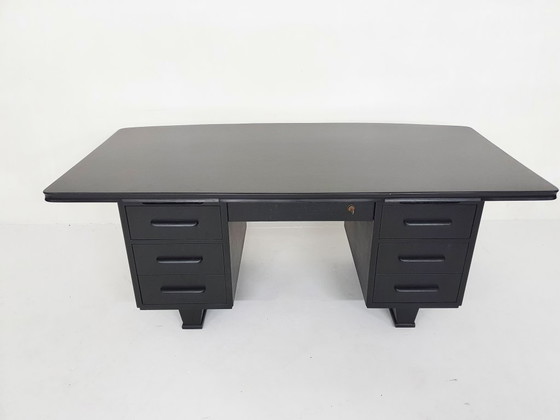 Escritorio ejecutivo de madera negra, década de 1960. – Wood (photo 11 of 21)
