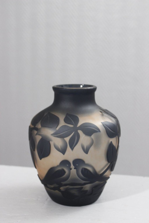 De Vianne, France - Vase with birds, acid-etched glass paste, 20th century