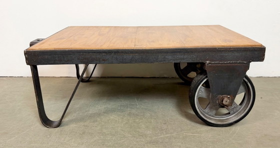 Image 1 of Carrito de mesa de centro industrial negro, década de 1960.
