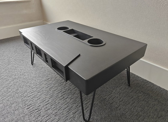 Image 1 of Mesa de centro hecha a mano con forma de casete: diseño único del fabricante de muebles (#3)