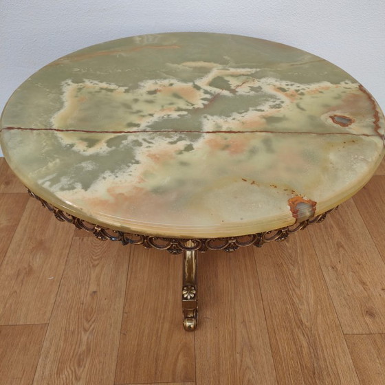 Image 1 of Vintage round Regency coffee table with marble top and brass base