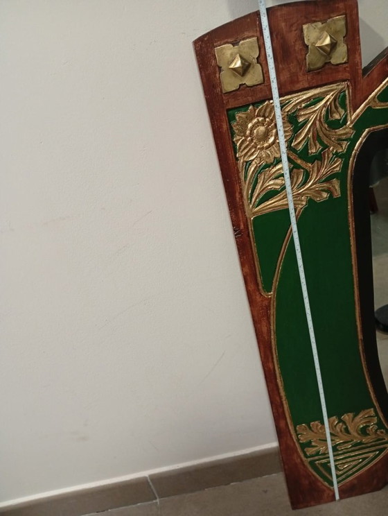 Image 1 of Spectaculaire en ongewone originele pre-art-decospiegel, gepolychromeerd en gedeeltelijk verguld met gesso