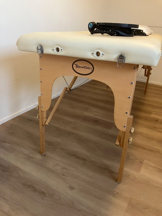 Image 1 of TABLE DE MASSAGE