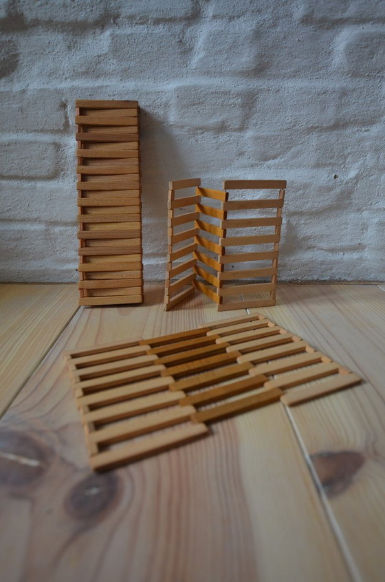 Image 1 of Vintage houten onderzetter, opvouwbaar