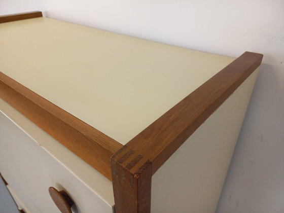 Image 1 of Secrétaire meuble de rangement vintage en bois de chêne et mélaminé blanc écru des années 70