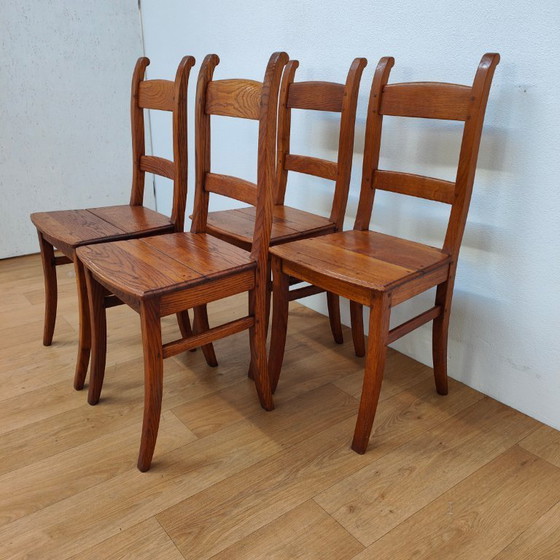 Image 1 of Tavolo rotondo vintage antico con sedie, zona pranzo