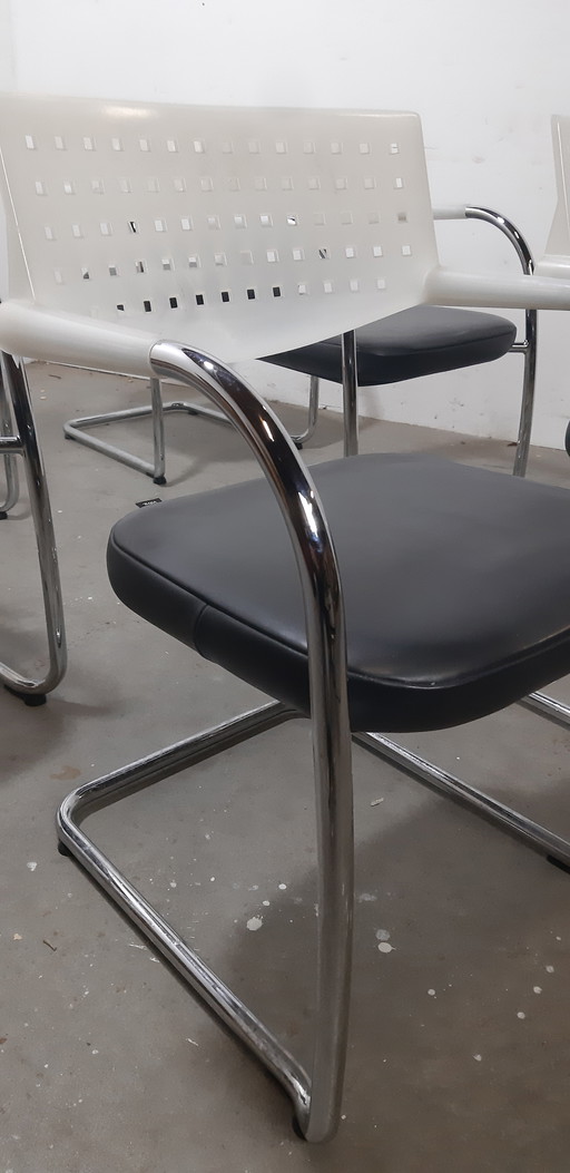 Silla trineo Vitra Visavis de cuero negro apilable