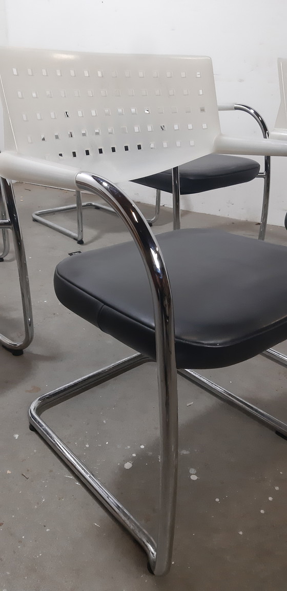 Image 1 of Vitra Visavis Schlittenstuhl, schwarzes Leder, stapelbar